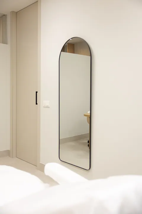 Espejo de una sala de consulta