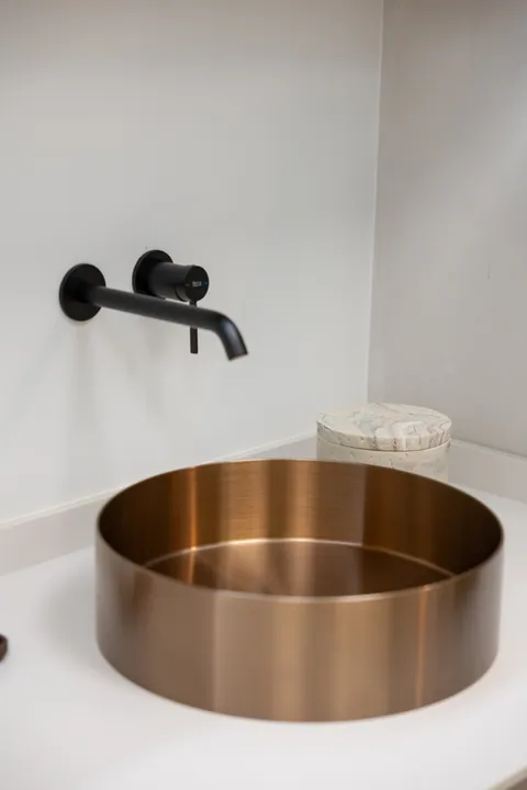 Detalle del lavabo de una sala