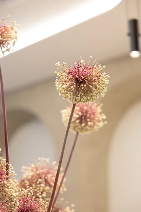 Arreglo floral de la zona de espera